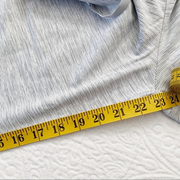 Lululemon‎ On The Fly Crop (23" Inseam) - Picture 9 of 11